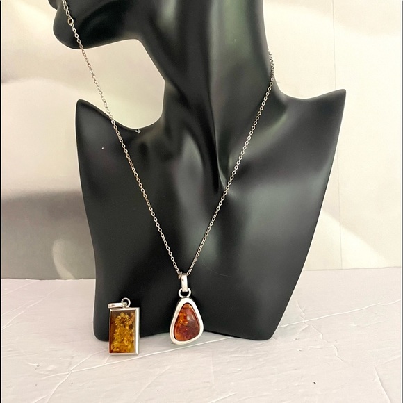 Jewelry - Set of two amber pendant and one chain